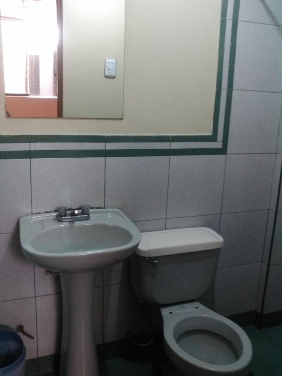 Hostal Jara ลิมา ภายนอก รูปภาพ